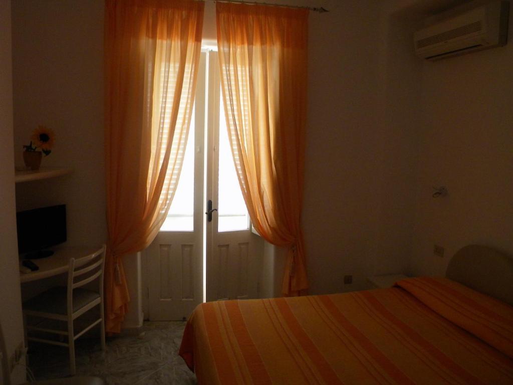 Hotel Parco Conte Casamicciola Terme Szoba fotó